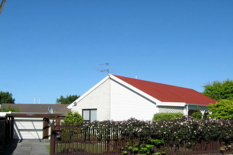 Photo of property in 6 Strack Place, Redwood, Christchurch, 8051