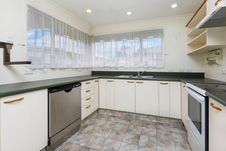 Photo of property in 6 Kowhai Avenue, Ebdentown, Upper Hutt, 5018