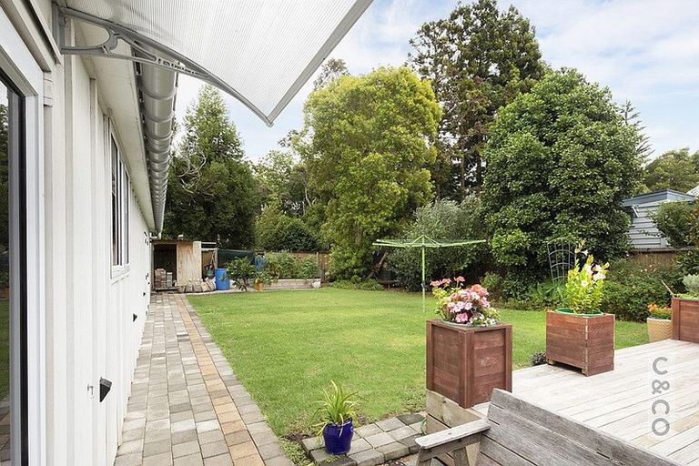 Photo of property in 7 Taupaki Road, Taupaki, Henderson, 0782