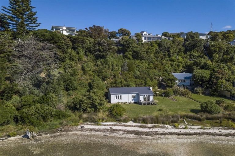 Photo of property in 57-59 Seaview Road, Paremata, Porirua, 5024