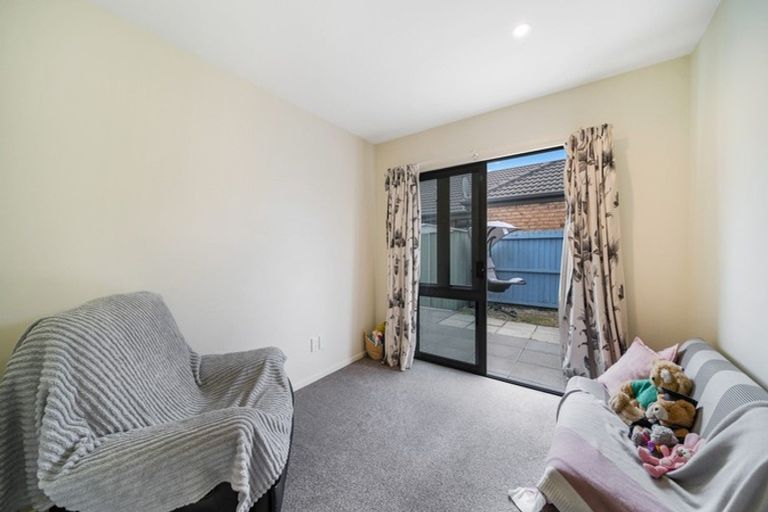 Photo of property in 1/66 Broadhaven Avenue, Parklands, Christchurch, 8083