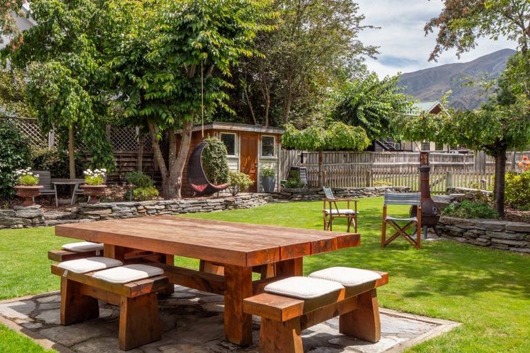 Photo of property in 4 Elva Dawson Place, Arrowtown, 9302