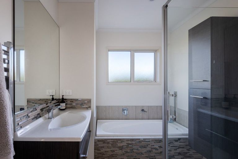 Photo of property in 576a Mangorei Road, Mangorei, New Plymouth, 4371