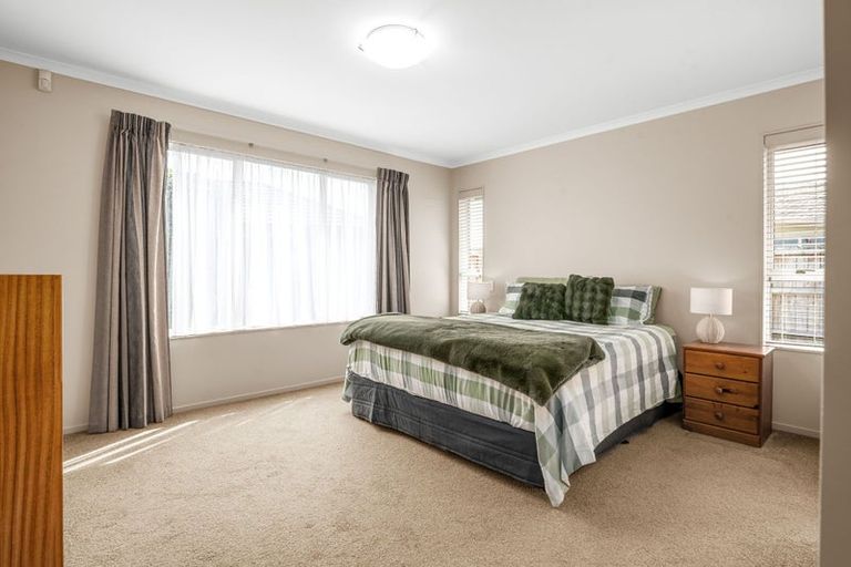 Photo of property in 63 Waiwherowhero Drive, St Andrews, Hamilton, 3200