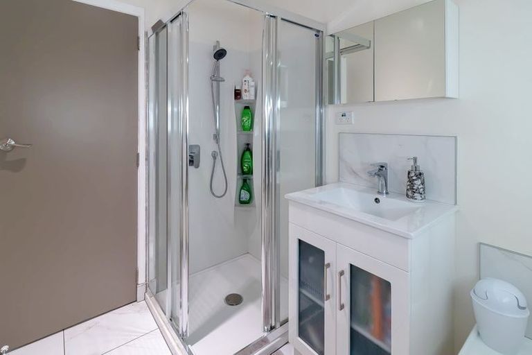 Photo of property in 91 Akaroa Drive, Maupuia, Wellington, 6022