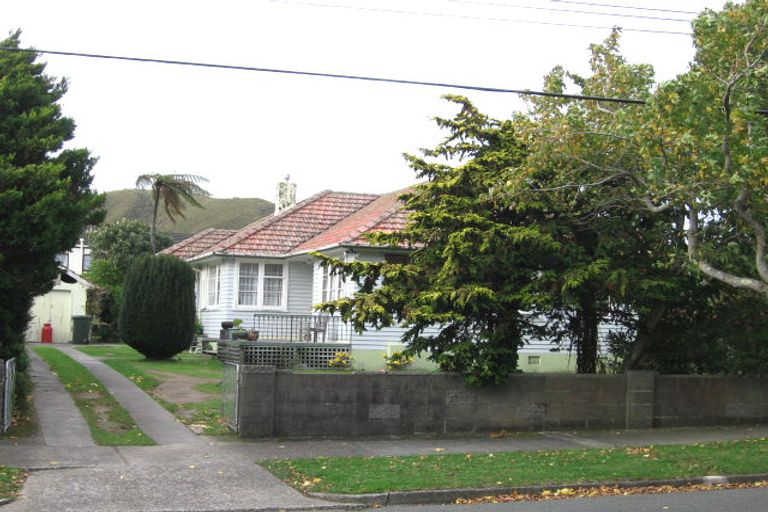 Photo of property in 10 Foster Street, Taita, Lower Hutt, 5011