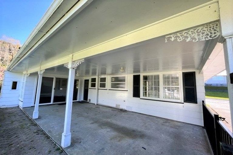 Photo of property in 99 Tirohanga Road, Tirohanga, Lower Hutt, 5010