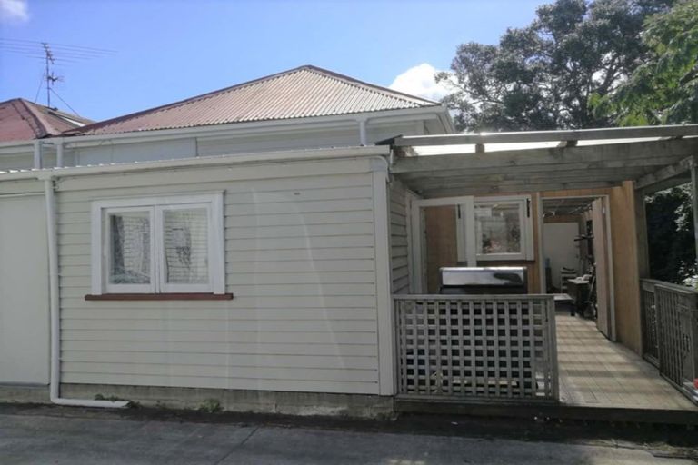Photo of property in 16 Trinidad Road, Sunnynook, Auckland, 0620