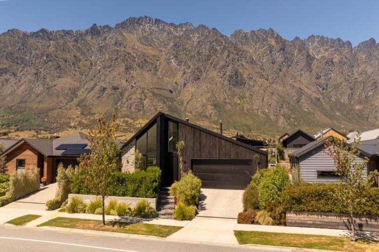 Photo of property in 9 Howden Drive, Jacks Point, 9371