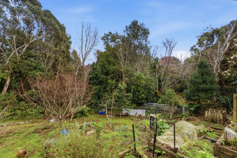 Photo of property in 82 Wairau Road, Oakura, 4314