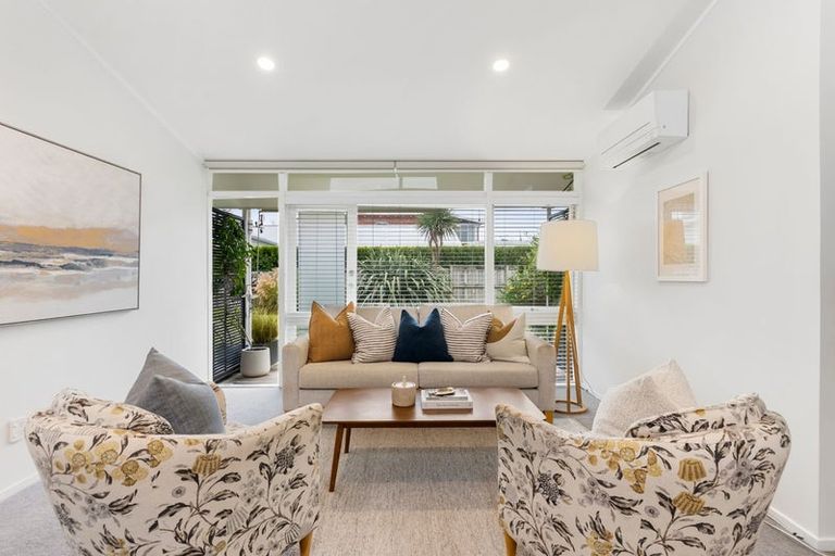 Photo of property in 3/6 North Avenue, Narrow Neck, Auckland, 0624