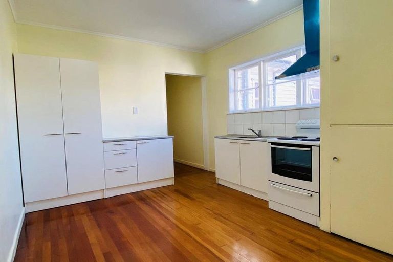 Photo of property in 3/2090 Great North Road, Avondale, Auckland, 0600