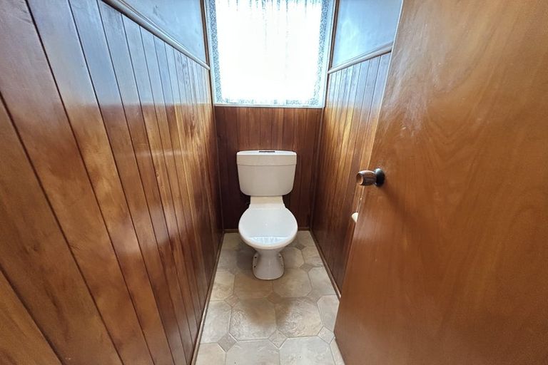 Photo of property in 1/2 Hueglow Rise, West Harbour, Auckland, 0618