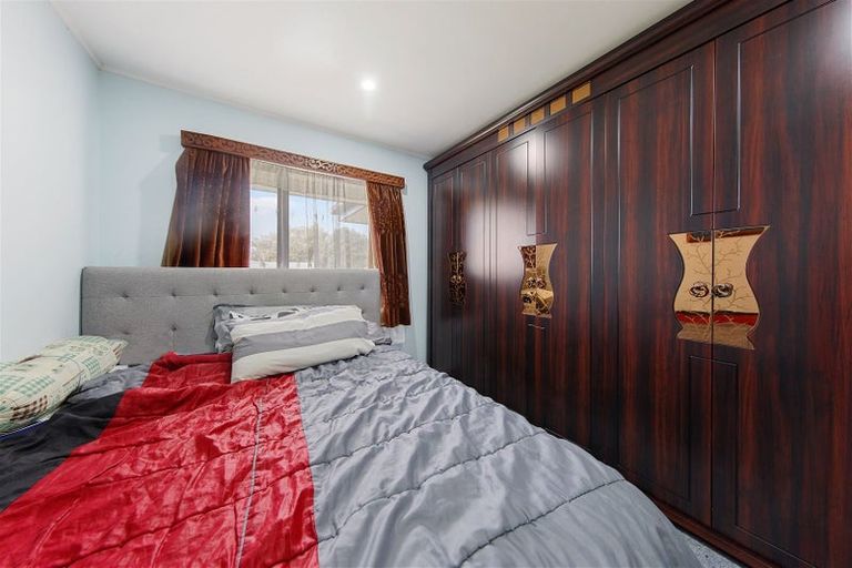 Photo of property in 16 Frank Bunce Grove, Flat Bush, Auckland, 2019