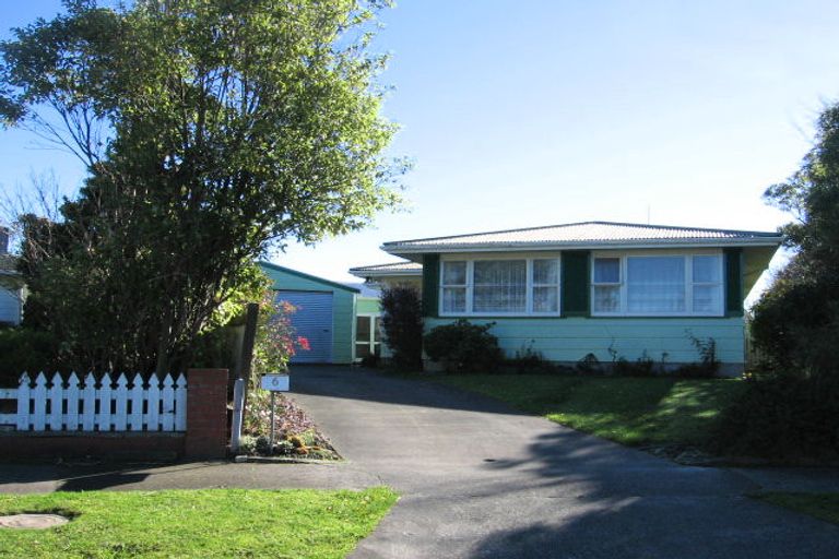 Photo of property in 6 Alma Place, Milson, Palmerston North, 4414