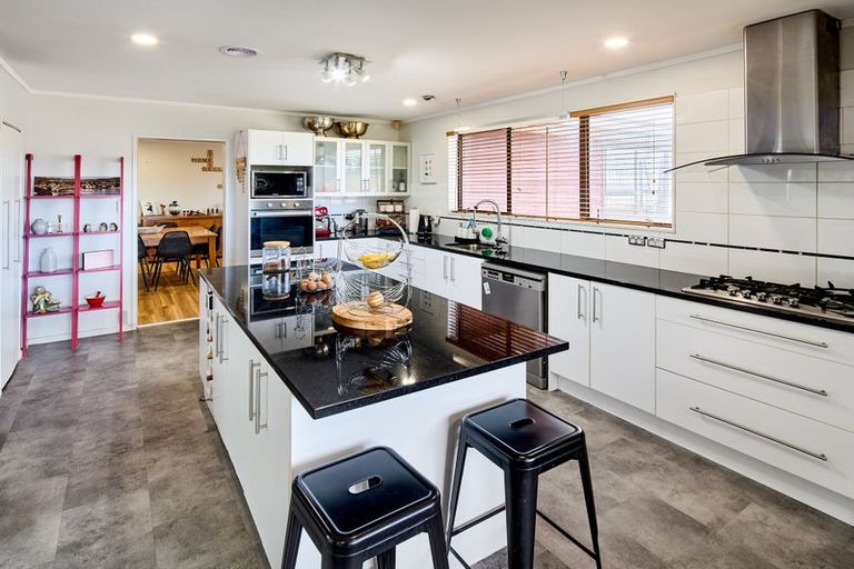 Photo of property in 12 Cullen Place, Tawa, Wellington, 5028