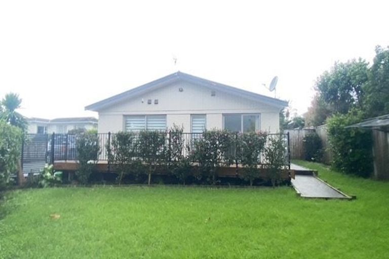 Photo of property in 12 Fielding Crescent, Farm Cove, Auckland, 2012