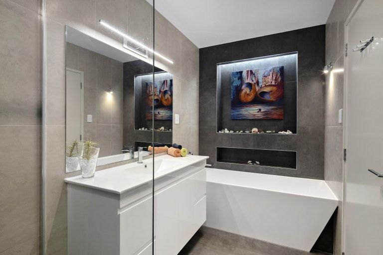 Photo of property in 55 Ferry Road, Days Bay, Lower Hutt, 5013