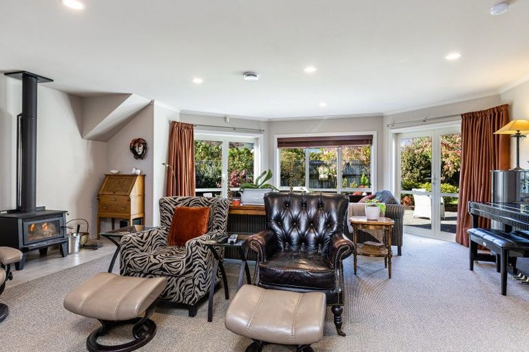 Photo of property in 10 Glentui Place, Waikawa, Picton, 7220