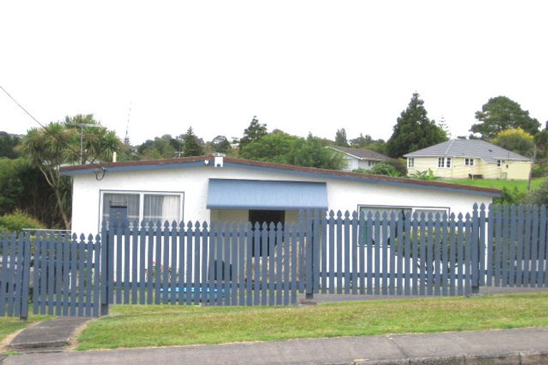 Photo of property in 1/15 Fordham Street, Beach Haven, Auckland, 0626