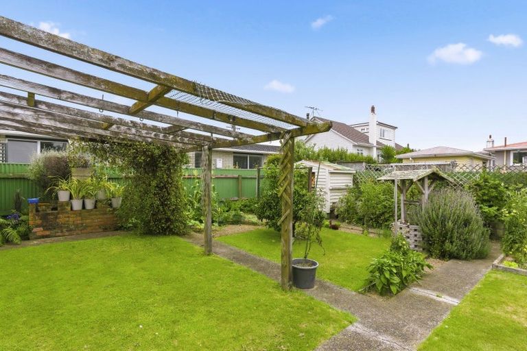 Photo of property in 9 Chester Street, Levin, 5510