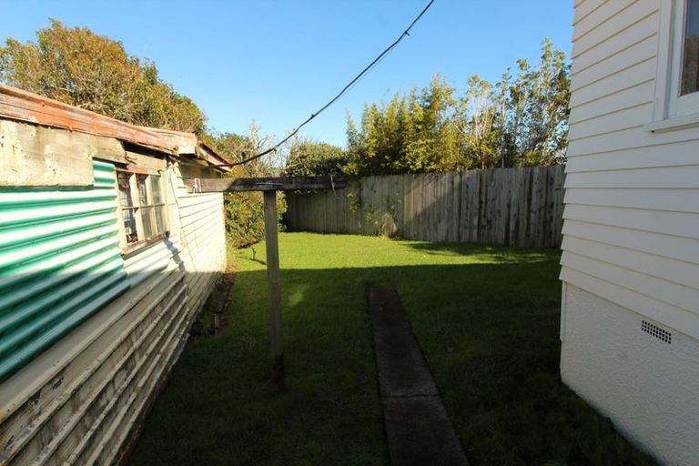 Photo of property in 27 Wharf Road, Te Atatu Peninsula, Auckland, 0610