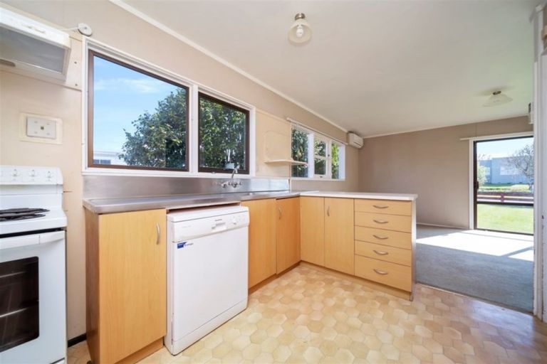Photo of property in 12 Caplen Street, Hawera, 4610
