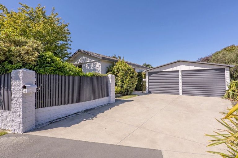 Photo of property in 2 Kahukura Road, Hei Hei, Christchurch, 8042