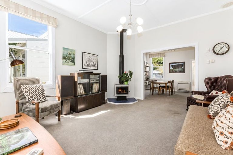 Photo of property in 69 Marine Parade, Eastbourne, Lower Hutt, 5013