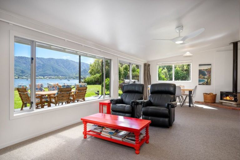 Photo of property in 1755 Queen Charlotte Drive, Linkwater, Picton, 7281