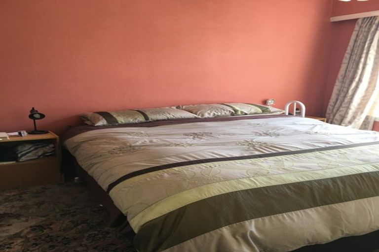 Photo of property in 74 Hargest Crescent, Saint Clair, Dunedin, 9012