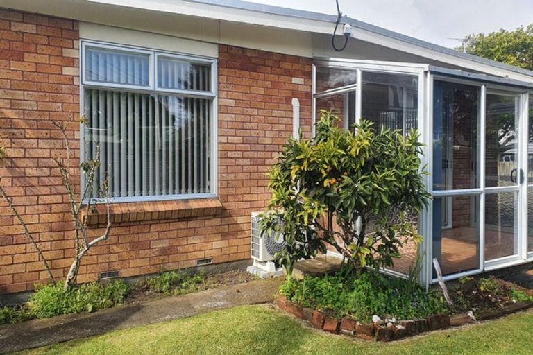 Photo of property in 10 Shortland Street, Lower Vogeltown, New Plymouth, 4310