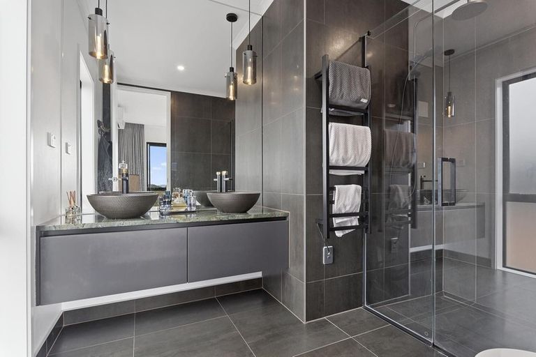 Photo of property in 229 Hillcrest Road, Wainui, 0931