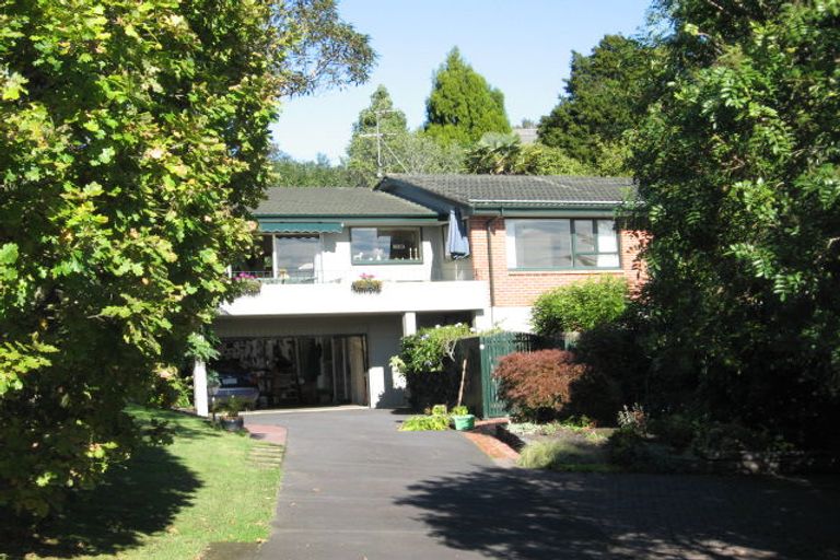 Photo of property in 17 Pickwick Parade, Mellons Bay, Auckland, 2014