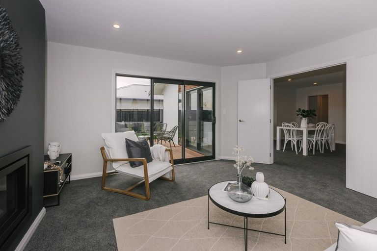 Photo of property in 32 Atlantic Drive, Fitzherbert, Palmerston North, 4410