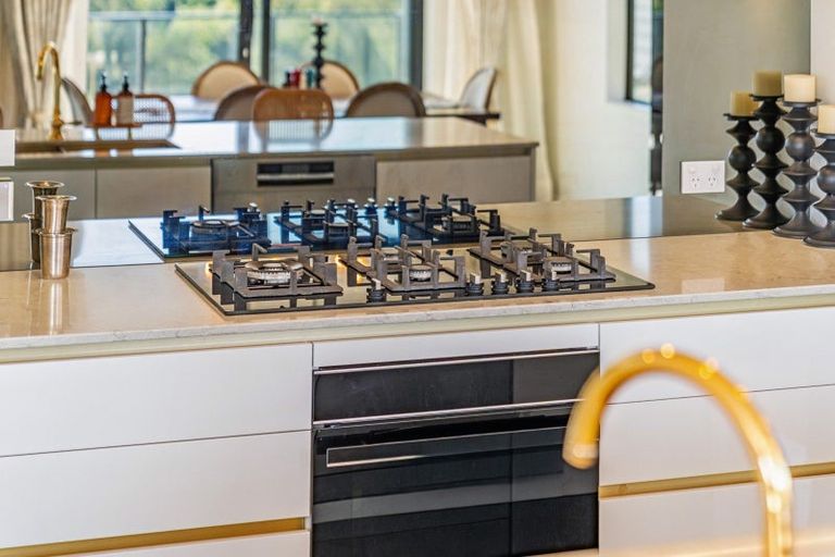 Photo of property in 3 Cirrus Close, Newlands, Wellington, 6037