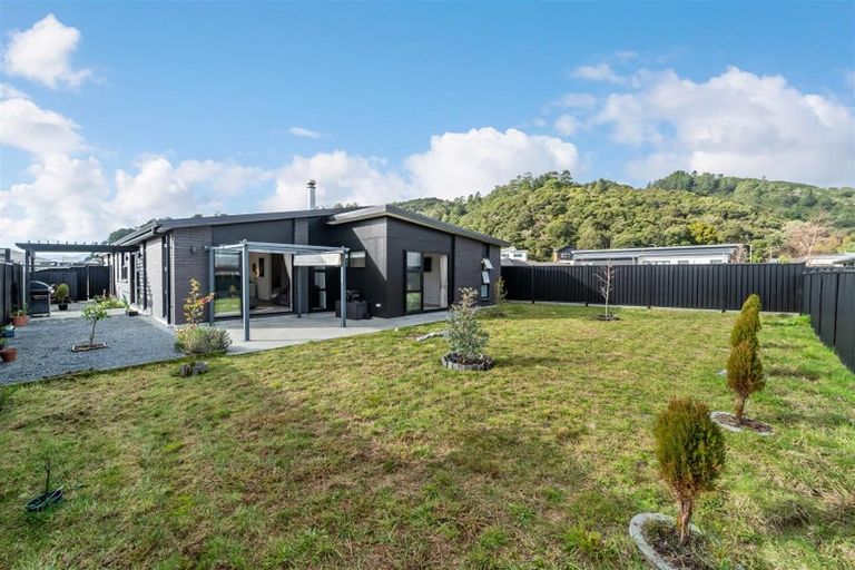 Photo of property in 4 Fenwick Crescent, Wallaceville, Upper Hutt, 5018
