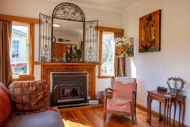 Photo of property in 34 Queen Street, Dannevirke, 4930