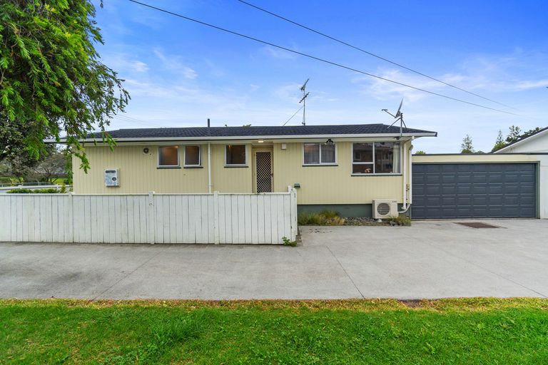 Photo of property in 1/18 Matipo Road, Te Atatu Peninsula, Auckland, 0610