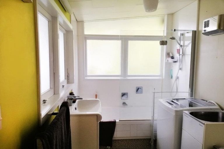 Photo of property in 10 Paramu Avenue, Birkdale, Auckland, 0626