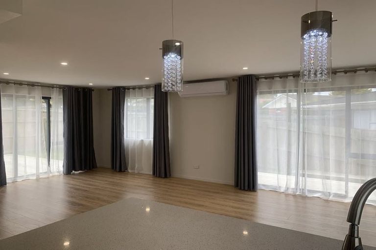 Photo of property in 98 Cardiff Road, Pakuranga, Auckland, 2010