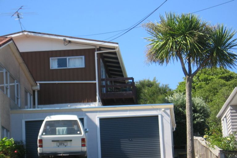 Photo of property in 2/527 Beach Road, Murrays Bay, Auckland, 0630