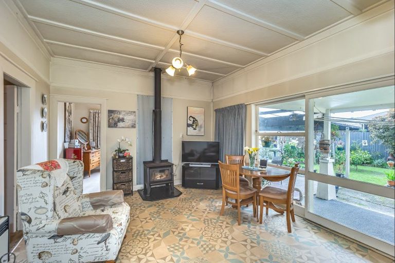 Photo of property in 48 Queenwood Road, Levin, 5510