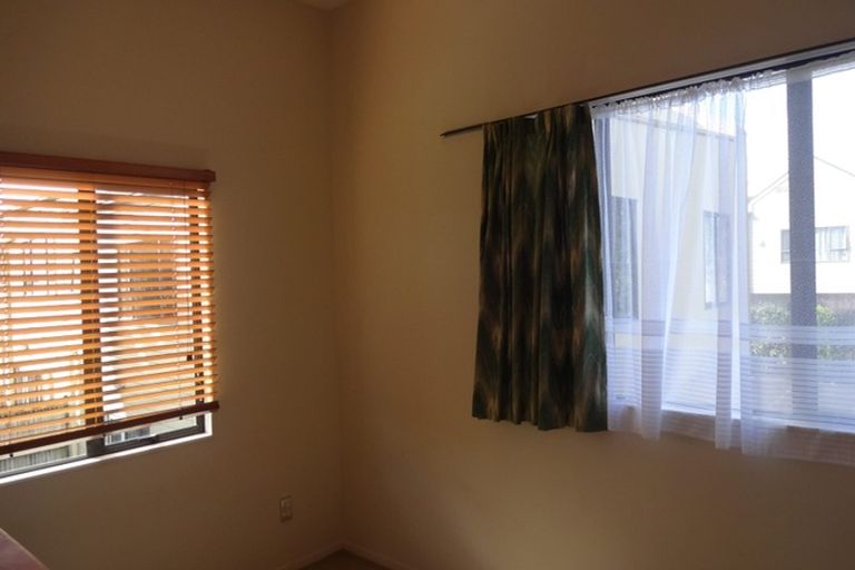 Photo of property in 5p Dryden Place, Mount Wellington, Auckland, 1051