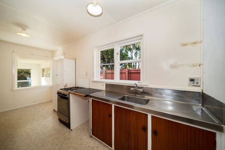 Photo of property in 29 Wrantage Street, Westown, New Plymouth, 4310