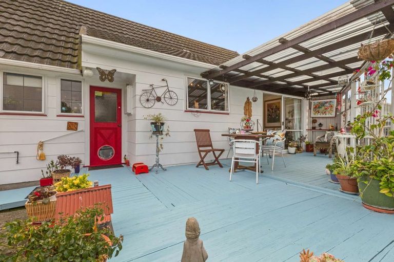 Photo of property in 35 Strathmore Avenue, Levin, 5510