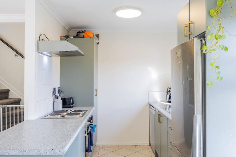 Photo of property in 7 Barnea Circle, Glen Eden, Auckland, 0602