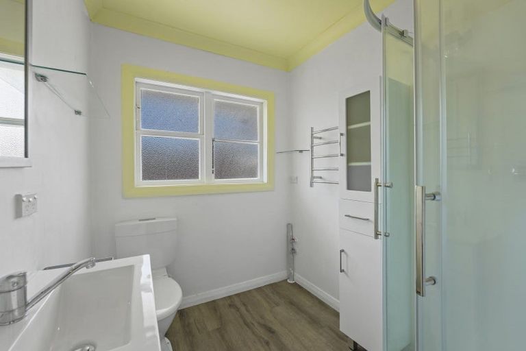 Photo of property in 2 Lane Street, Wallaceville, Upper Hutt, 5018