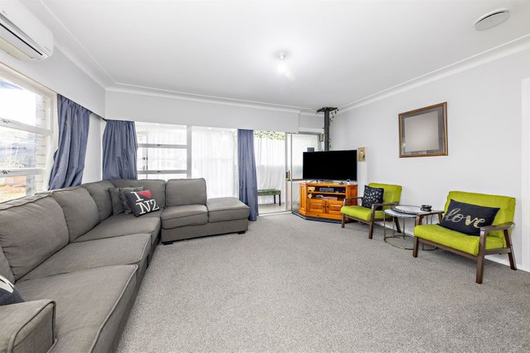 Photo of property in 1/6 Clevedon Road, Papakura, 2110