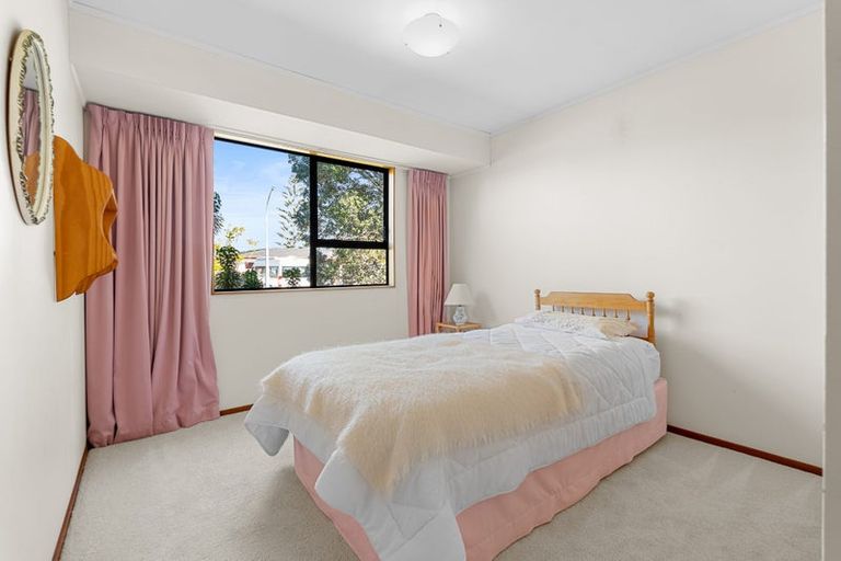 Photo of property in 21b Settlers Grove, Orewa, 0931